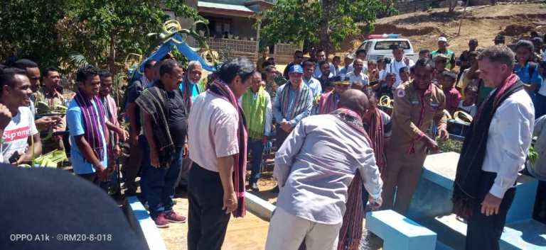 Komunidade Suru-Kraik Kontente Asesu Bee Moos