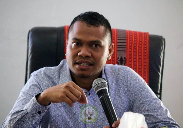 SEJD Kondena Autór Oho Joven Feto Ho Nia Inan