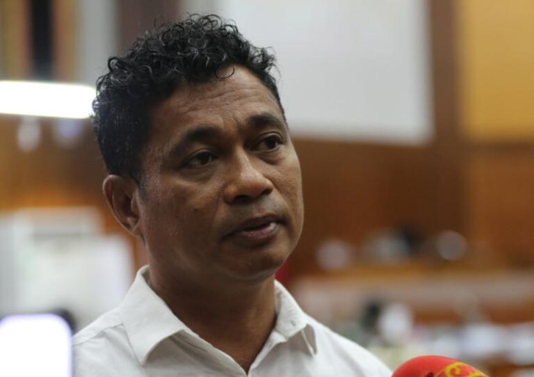 Asanami:Polítika Militár Obrigatoriu Tenke Haree Ba KRDTL