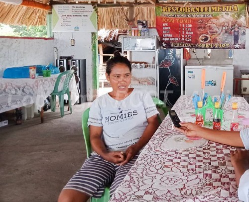 La Iha Vizitante, Vendedora Amelia Fa’an Ikan-Katupa Iha Suai Loro La Folin