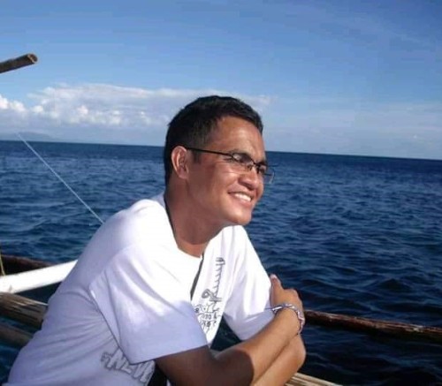 Poezia Englés-Tetum Husi Dionisio de Jesus Lopes Dadolin Ba Nino Conis Santana