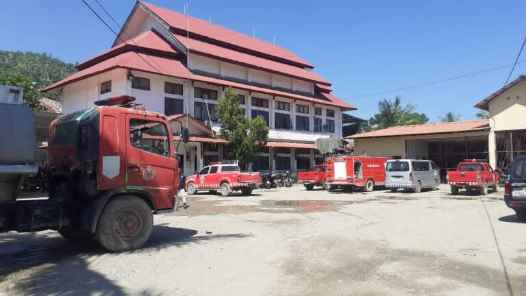 Limitasaun Transporte Difikulta Ekipa Bombeirus Fornese Bee Moos Ba Komunidade  Afetadu Inundasaun