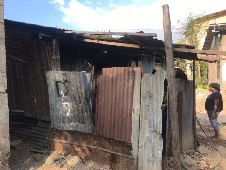 António Moras Tinan 4 Toba De’it, Hahan Uma Laran Mamuk      