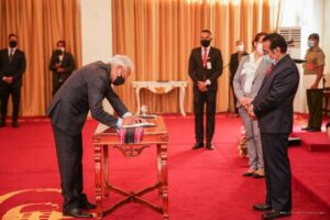 Pose embaixadores nain hat