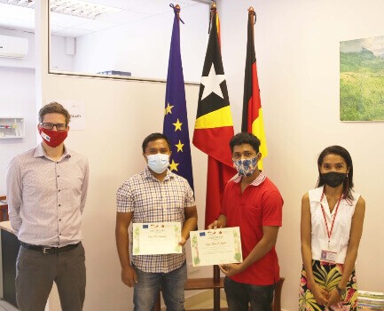 AI BA FUTURU HANDs OVER CERTIFICATES TO THE WINNERS OF AGROFORESTRY CONTEST