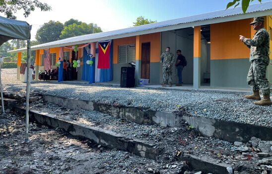 Forsa Naval EUA Seabees Kompleta Ona Konstrusaun Eskola Foun iha Maubara