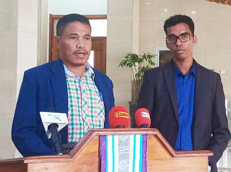 Joven Timor-Oan Rihun 8 Servisu Ona iha Estranjeiru