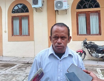 Silvestre Bandu Membru IKS Uza Atributu Uniforme iha Tempu Kampania