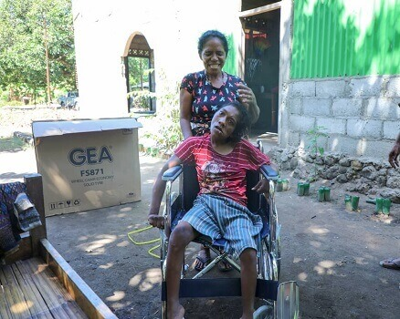 Prezidente Repúblika Oferese Kadeira Roda bá Difisiensia Elisabeth