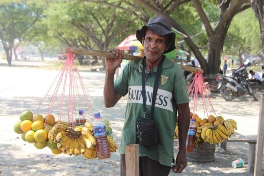 Uluk Eskoltu Saudozu Nicolao Lobato, Agora Moris Ho Aileba