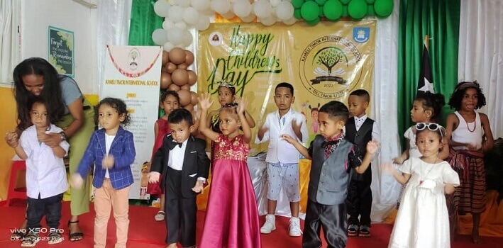 Kameli Internasional School Komemora Loron Mundial Labarik No Lansa Livru Mata-Dalan ba Estudante