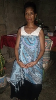 Leonarda Moris Padese Ho Isin Rua Todan Aihan Uma Laran mamuk Tanis Ho Orasaun